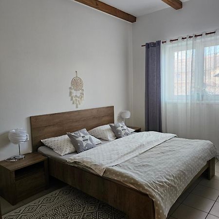 Apartman U Sudu Kobylí Exterior photo