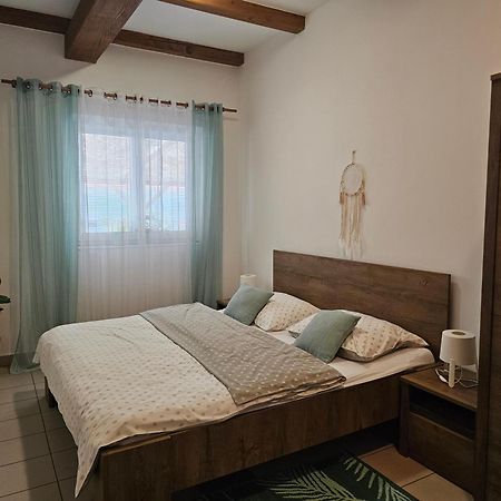 Apartman U Sudu Kobylí Exterior photo