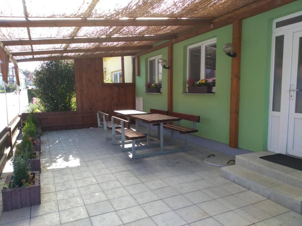 Apartman U Sudu Kobylí Exterior photo