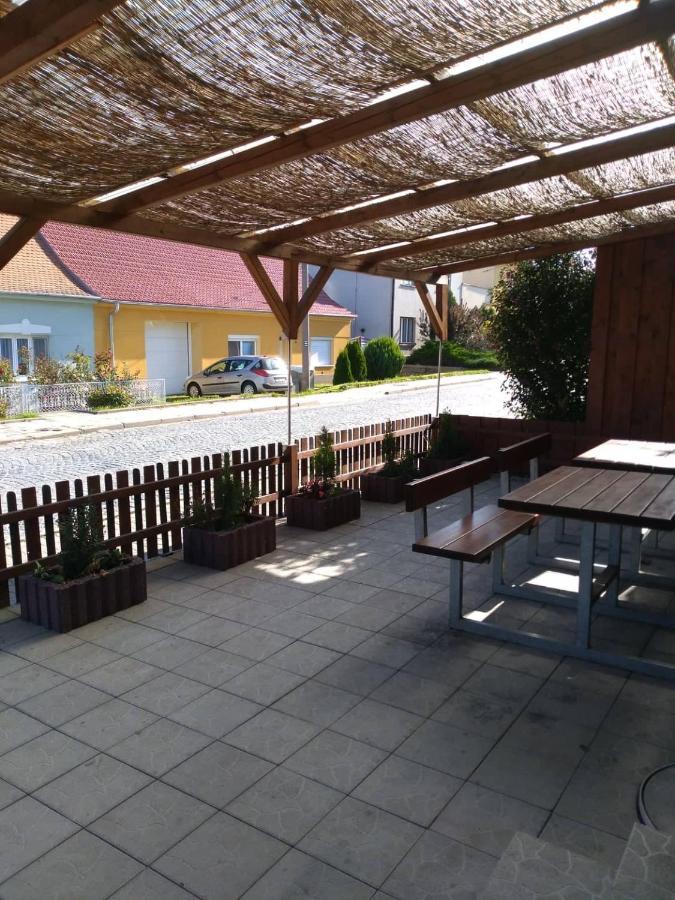 Apartman U Sudu Kobylí Exterior photo