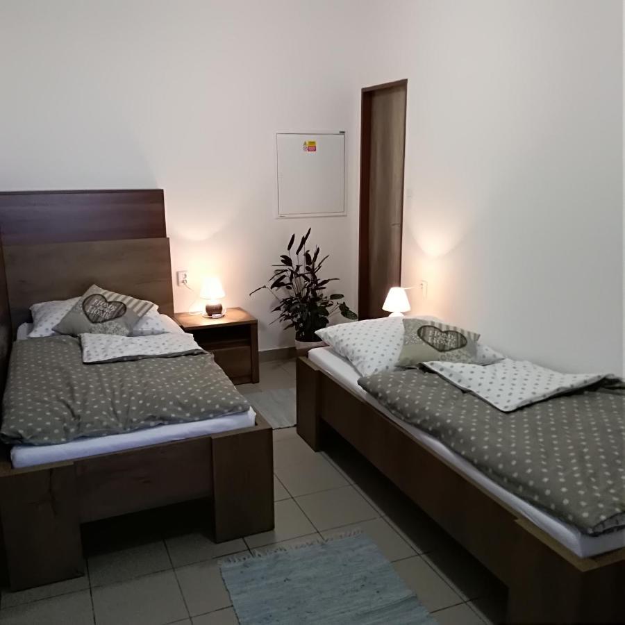 Apartman U Sudu Kobylí Exterior photo